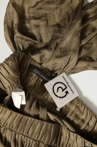 Дамски панталон Zara, Размер M, Цвят Зелен, Цена 27,37 лв.