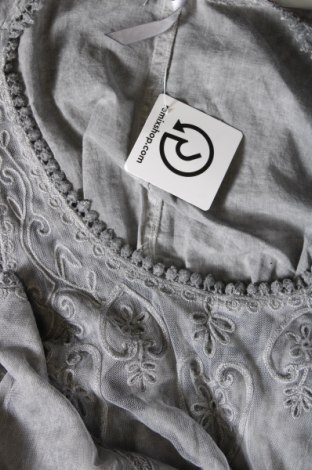 Γυναικείο αμάνικο μπλουζάκι, Μέγεθος M, Χρώμα Γκρί, Τιμή 7,00 €