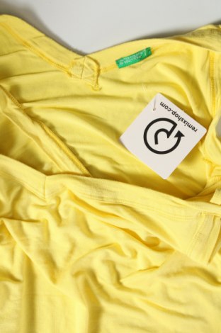 Γυναικείο αμάνικο μπλουζάκι United Colors Of Benetton, Μέγεθος S, Χρώμα Κίτρινο, Τιμή 2,80 €
