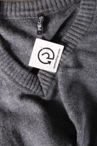 Дамски пуловер Pieces, Размер L, Цвят Сив, Цена 4,05 лв.