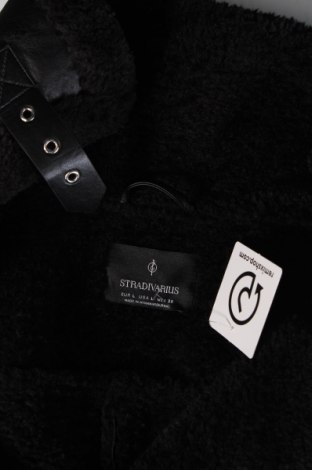 Γυναικείο δερμάτινο μπουφάν Stradivarius, Μέγεθος L, Χρώμα Μαύρο, Τιμή 35,88 €