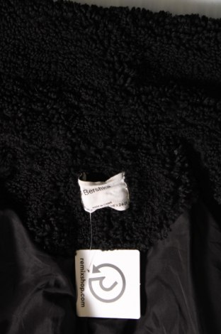 Дамско палто Bershka, Размер S, Цвят Черен, Цена 27,82 лв.