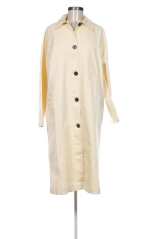 Дамско палто Monki, Размер M, Цвят Жълт, Цена 56,80 лв.