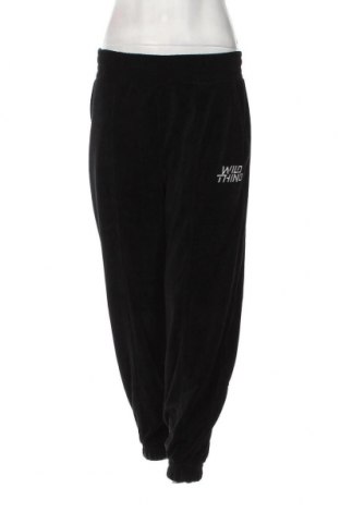 Γυναικείο παντελόνι fleece Bershka, Μέγεθος M, Χρώμα Μαύρο, Τιμή 9,96 €