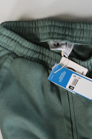 Дамско спортно долнище Adidas Originals, Размер XS, Цвят Зелен, Цена 93,00 лв.