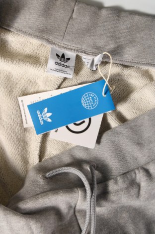 Дамско спортно долнище Adidas Originals, Размер XXL, Цвят Сив, Цена 32,55 лв.