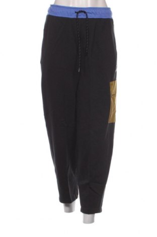 Pantaloni trening de femei Nike, Mărime L, Culoare Negru, Preț 183,55 Lei