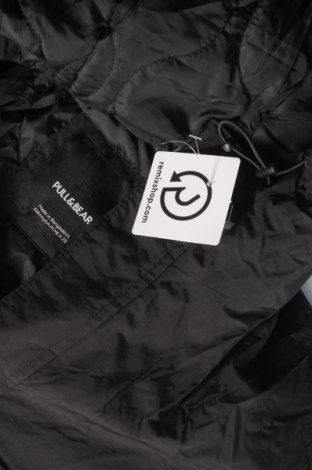 Dámska bunda  Pull&Bear, Veľkosť M, Farba Čierna, Cena  27,22 €