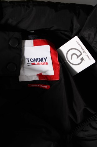 Dámska bunda  Tommy Jeans, Veľkosť L, Farba Čierna, Cena  51,06 €