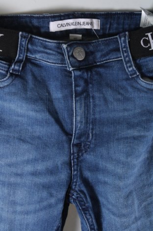 Gyerek farmernadrág Calvin Klein Jeans, Méret 8-9y / 134-140 cm, Szín Kék, Ár 8 118 Ft