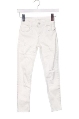 Детски дънки Zara, Размер 8-9y/ 134-140 см, Цвят Бял, Цена 10,80 лв.