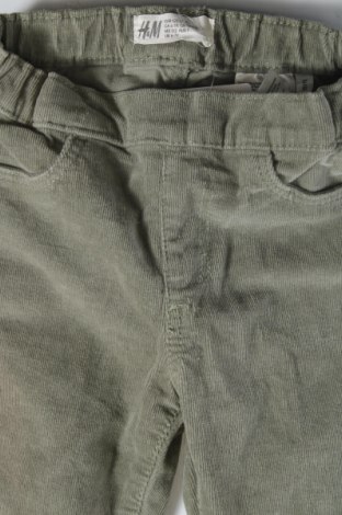 Pantaloni de catifea reiată, pentru copii H&M, Mărime 6-7y/ 122-128 cm, Culoare Verde, Preț 69,08 Lei