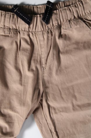 Dětské krátké kalhoty , Velikost 6-7y/ 122-128 cm, Barva Béžová, Cena  80,00 Kč