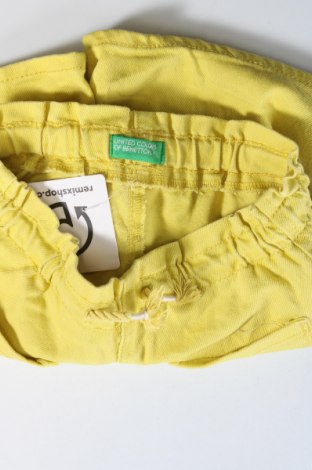 Детски къс панталон United Colors Of Benetton, Размер 18-24m/ 86-98 см, Цвят Жълт, Цена 22,00 лв.