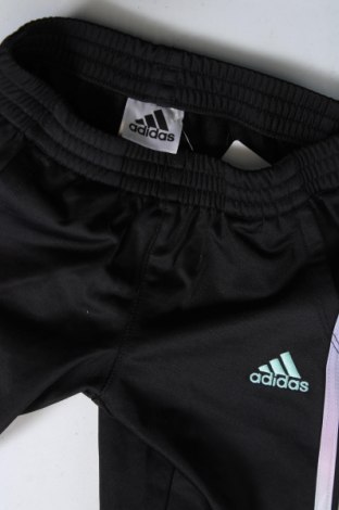 Детско спортно долнище Adidas, Размер 2-3y/ 98-104 см, Цвят Черен, Цена 23,40 лв.