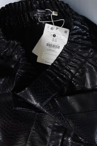 Δερμάτινη φούστα Bershka, Μέγεθος S, Χρώμα Μαύρο, Τιμή 4,00 €