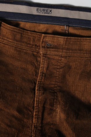 Ανδρικό κοτλέ παντελόνι Brax, Μέγεθος XL, Χρώμα Καφέ, Τιμή 5,75 €