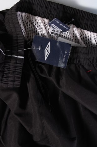 Ανδρικό κοντό παντελόνι Umbro, Μέγεθος L, Χρώμα Μαύρο, Τιμή 20,79 €