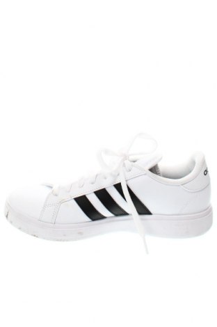 Мъжки обувки Adidas, Размер 41, Цвят Бял, Цена 84,55 лв.