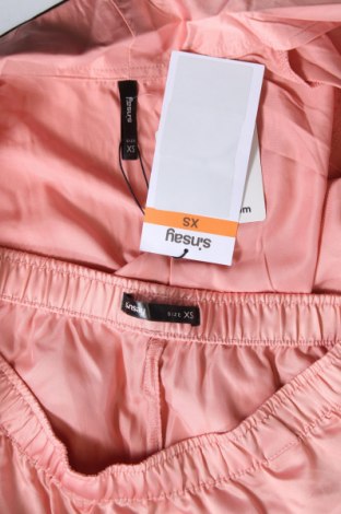 Пижама Sinsay, Размер XS, Цвят Розов, Цена 45,00 лв.