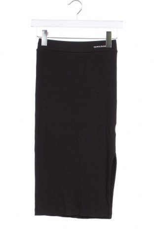 Пола Calvin Klein Jeans, Размер XS, Цвят Черен, Цена 68,43 лв.