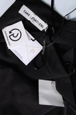Φόρεμα Fame and Partners, Μέγεθος S, Χρώμα Μαύρο, Τιμή 20,41 €