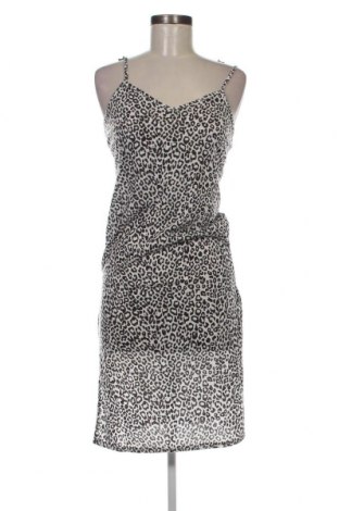 Kleid Pretty Little Thing, Größe M, Farbe Mehrfarbig, Preis 8,30 €