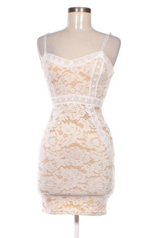 Kleid Pretty Little Thing, Größe S, Farbe Weiß, Preis 36,89 €