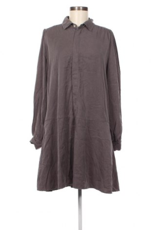 Kleid Samsoe & Samsoe, Größe L, Farbe Grau, Preis 17,90 €