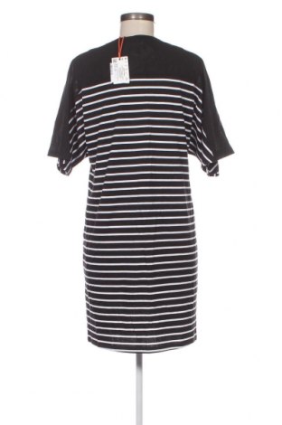 Kleid Superdry, Größe M, Farbe Mehrfarbig, Preis 31,96 €