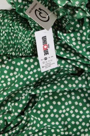 Kleid Unique, Größe M, Farbe Grün, Preis 142,16 €