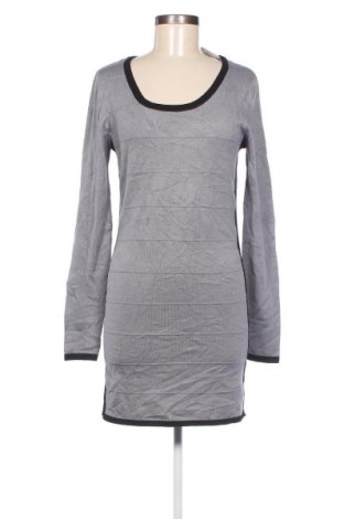 Kleid Xhilaration, Größe M, Farbe Grau, Preis 6,86 €