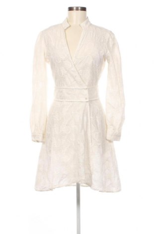 Kleid Y.A.S, Größe M, Farbe Weiß, Preis € 32,95