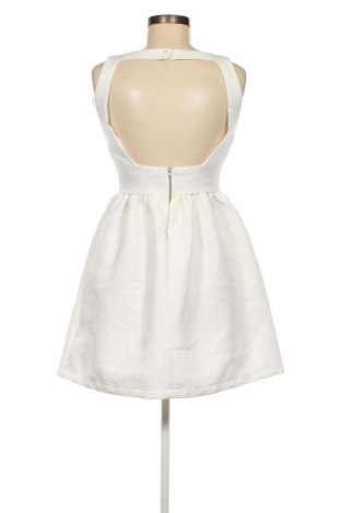Kleid Zara Trafaluc, Größe M, Farbe Weiß, Preis € 13,36