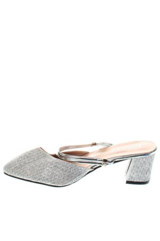 Sandalen, Größe 41, Farbe Silber, Preis 27,14 €