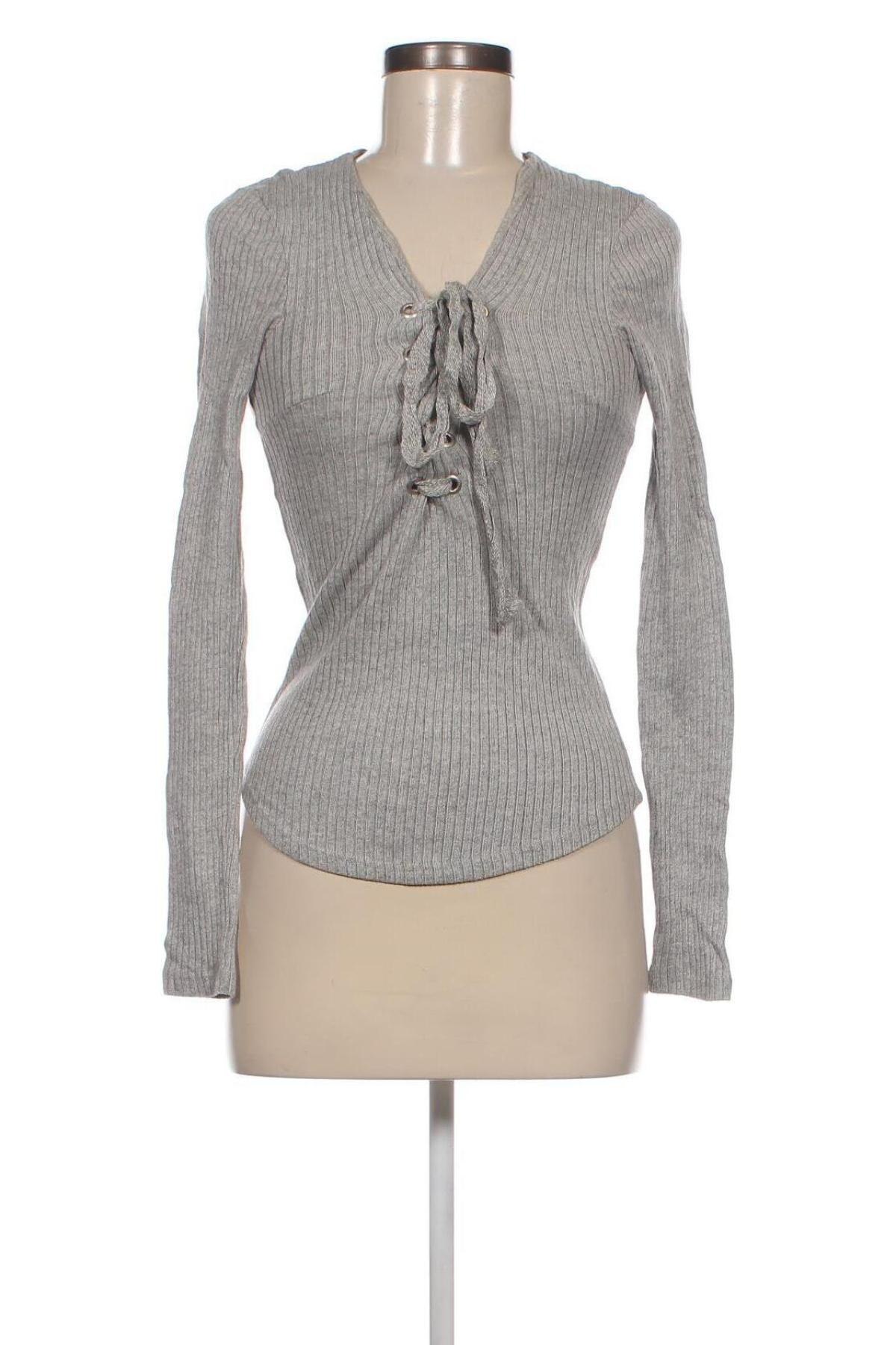 Дамска блуза Gina Tricot, Размер S, Цвят Сив, Цена 6,40 лв.