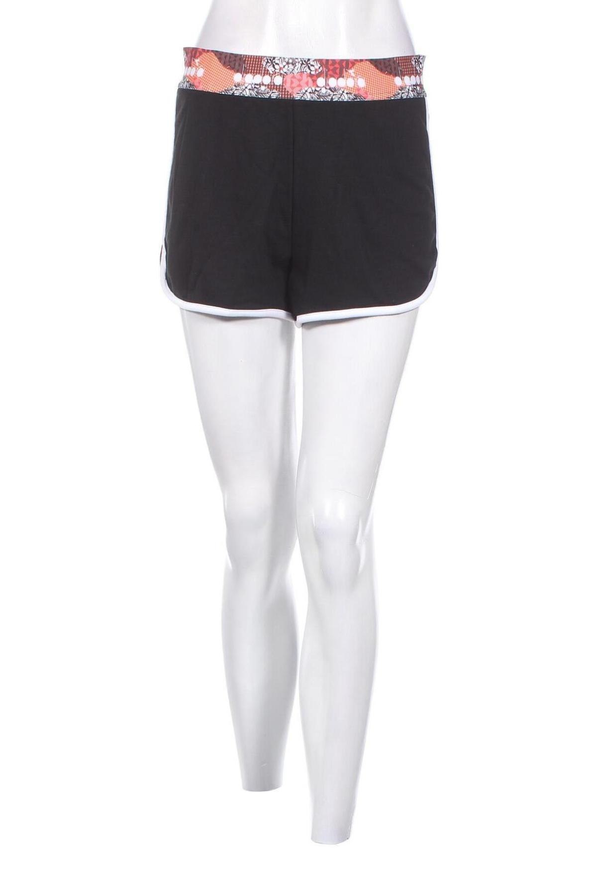 Γυναικείο κοντό παντελόνι Diadora, Μέγεθος S, Χρώμα Μαύρο, Τιμή 22,27 €