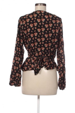 Damen Shirt NA-KD, Größe M, Farbe Mehrfarbig, Preis 23,99 €