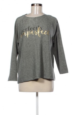 Damen Shirt NEW COLLECTION, Größe M, Farbe Grau, Preis 39,30 €