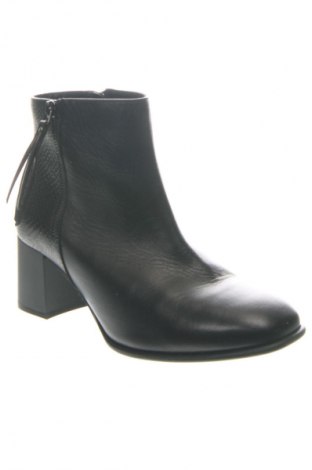 Botine de damă Lacoste, Mărime 41, Culoare Negru, Preț 436,22 Lei