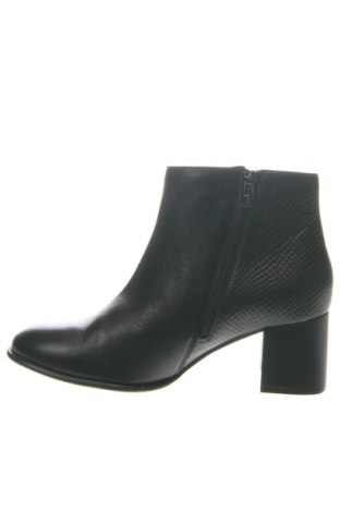 Botine de damă Lacoste, Mărime 41, Culoare Negru, Preț 436,22 Lei