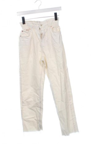 Γυναικείο Τζίν Bershka, Μέγεθος XS, Χρώμα Εκρού, Τιμή 7,99 €