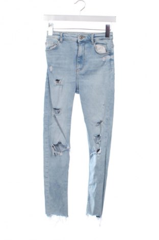 Damskie jeansy Bershka, Rozmiar S, Kolor Niebieski, Cena 43,99 zł