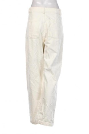 Damskie jeansy Bershka, Rozmiar M, Kolor Biały, Cena 95,99 zł