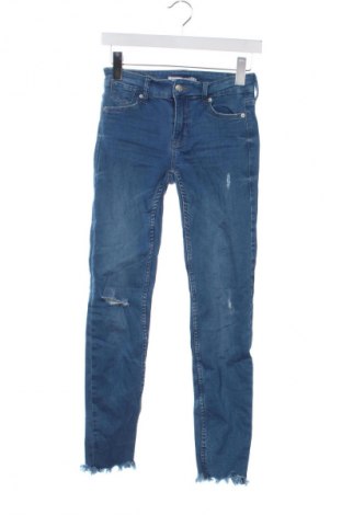 Damskie jeansy Bershka, Rozmiar XS, Kolor Niebieski, Cena 95,99 zł