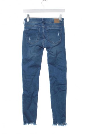 Damskie jeansy Bershka, Rozmiar XS, Kolor Niebieski, Cena 95,99 zł