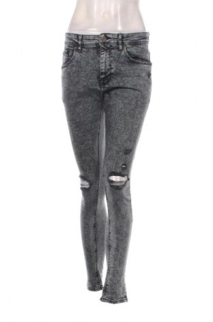 Дамски дънки Bershka, Размер M, Цвят Сив, Цена 29,99 лв.