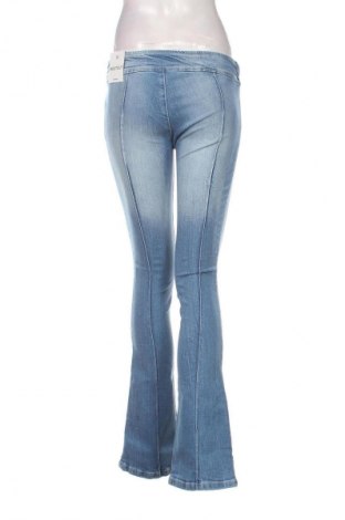 Blugi de femei Bershka, Mărime S, Culoare Albastru, Preț 150,99 Lei