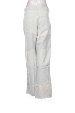 Damskie jeansy Bershka, Rozmiar L, Kolor Niebieski, Cena 66,67 zł