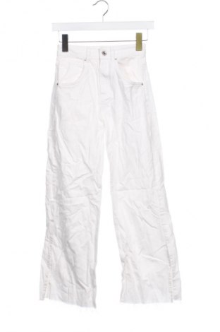 Damskie jeansy Bershka, Rozmiar XXS, Kolor Biały, Cena 95,99 zł